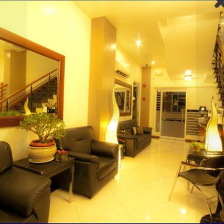 Avitel Hotel Makati City Esterno foto