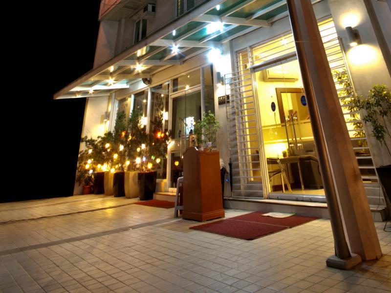 Avitel Hotel Makati City Esterno foto