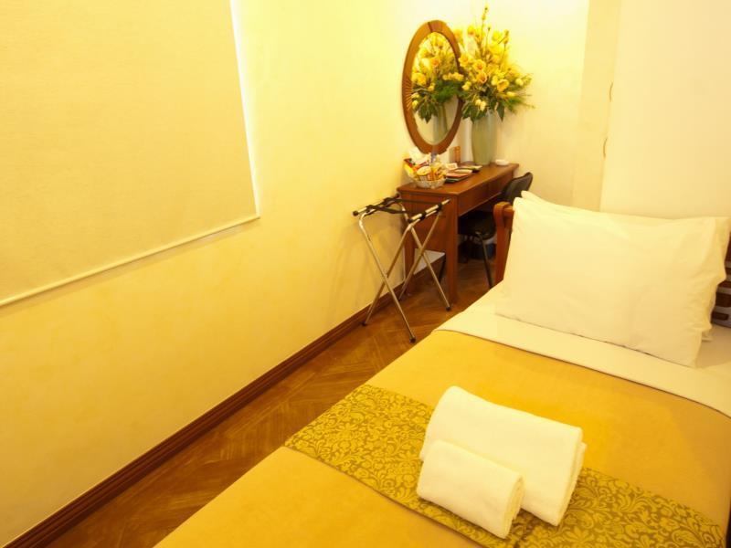 Avitel Hotel Makati City Esterno foto