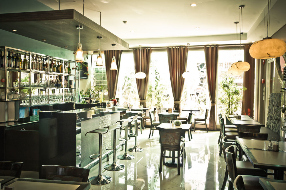Avitel Hotel Makati City Esterno foto