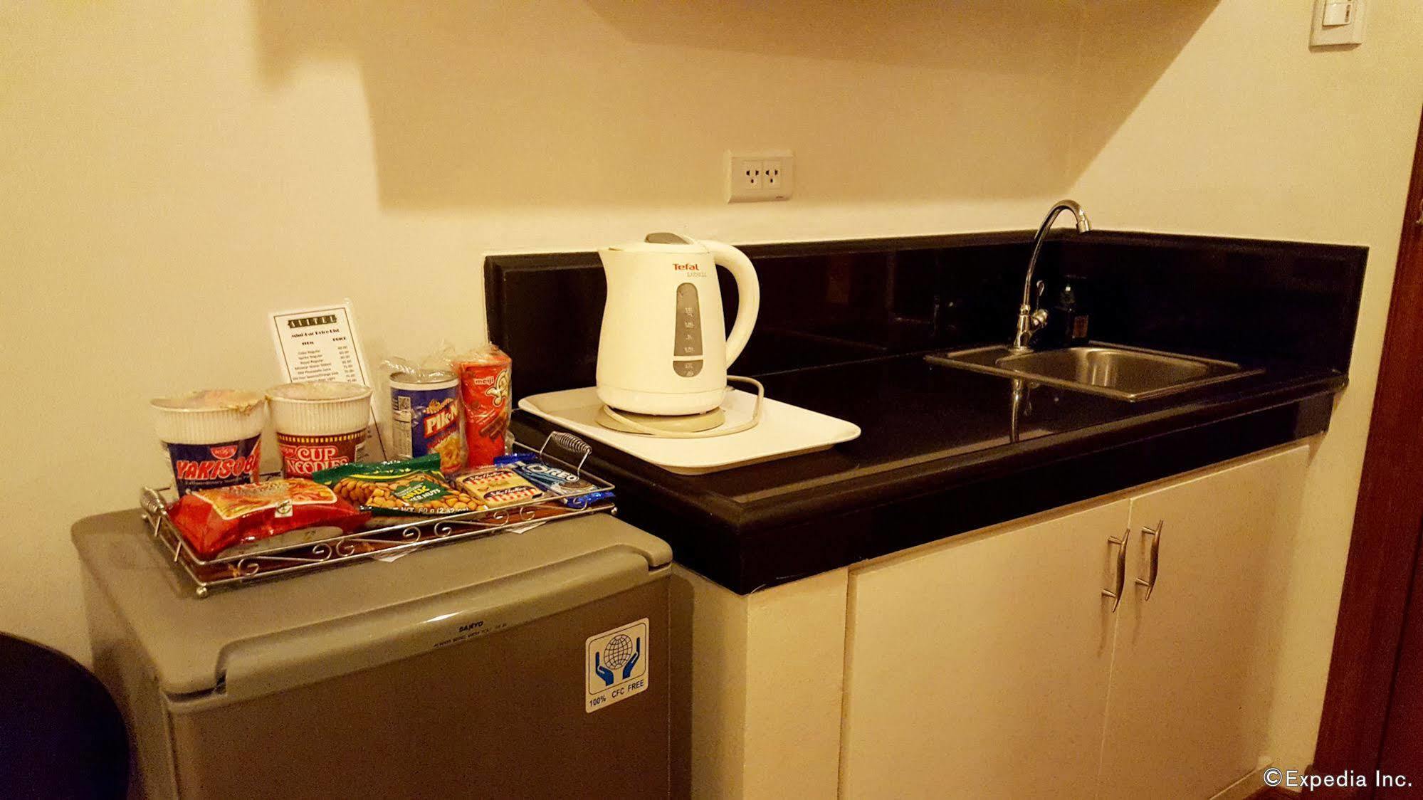 Avitel Hotel Makati City Esterno foto