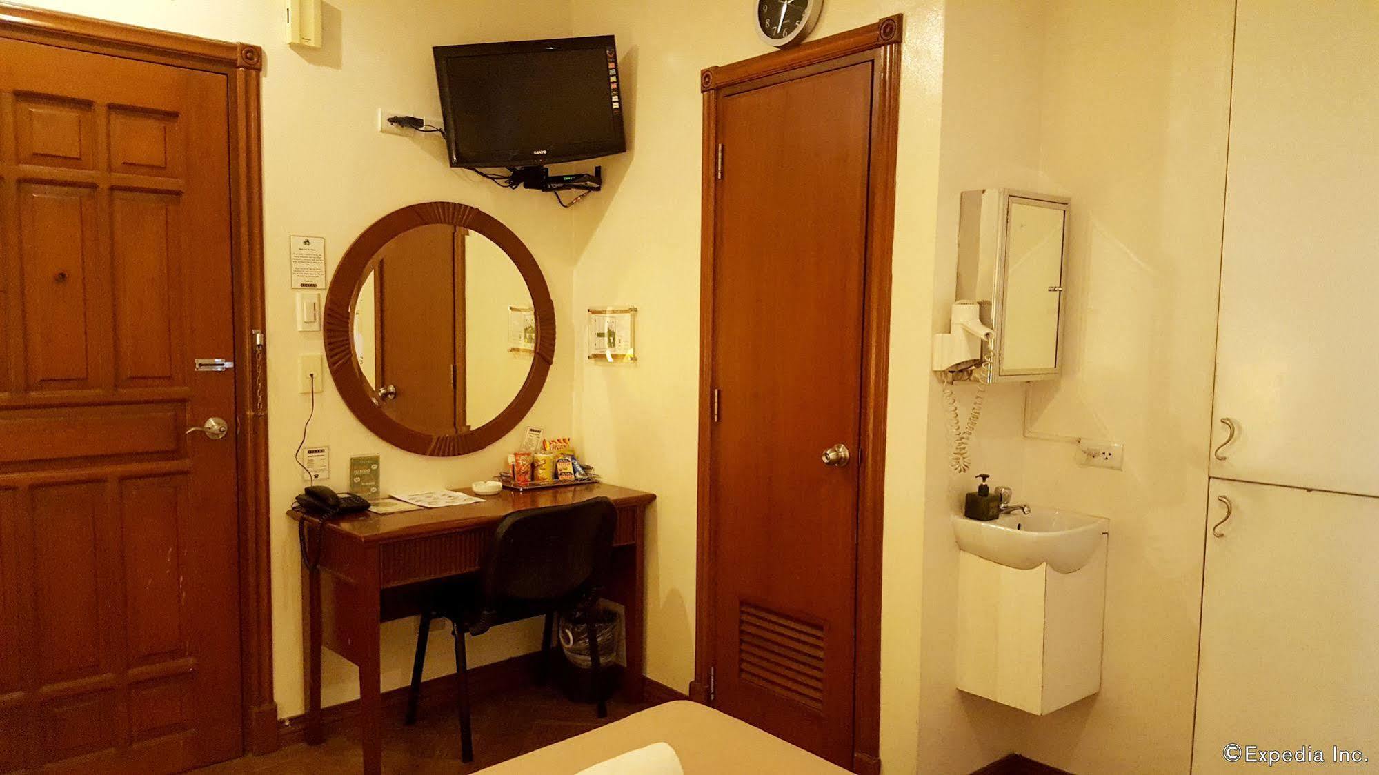Avitel Hotel Makati City Esterno foto