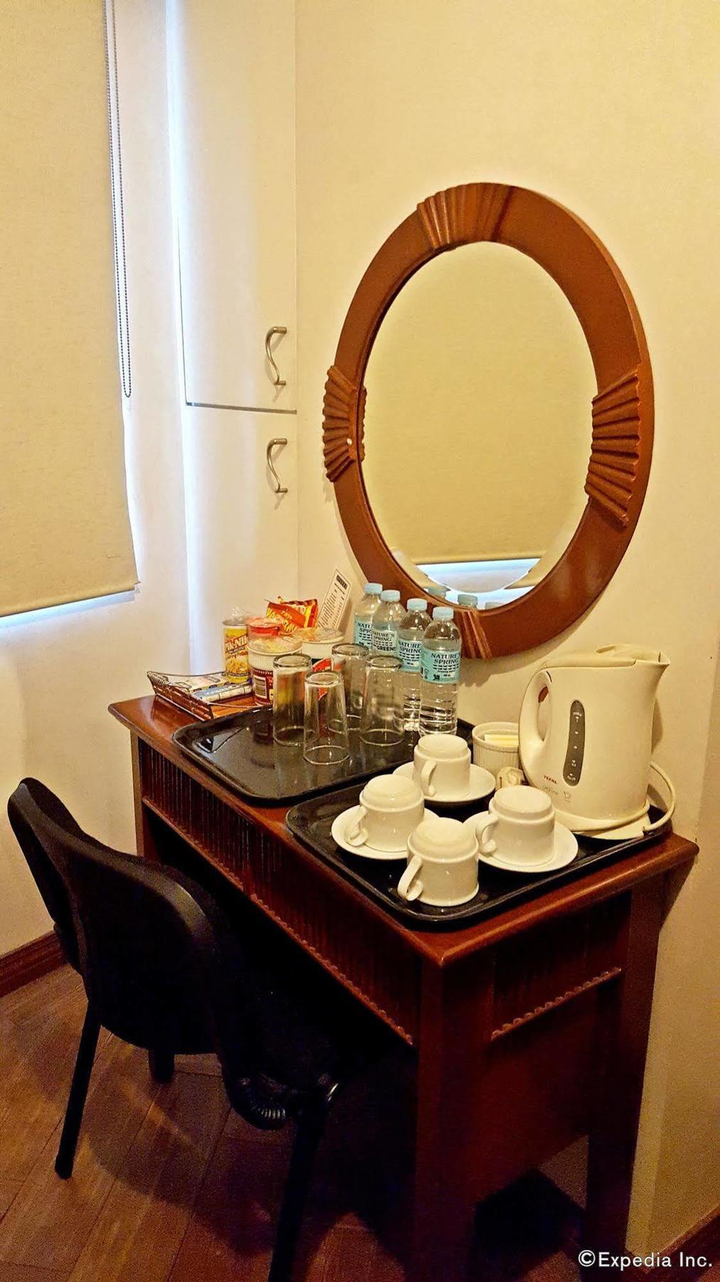 Avitel Hotel Makati City Esterno foto