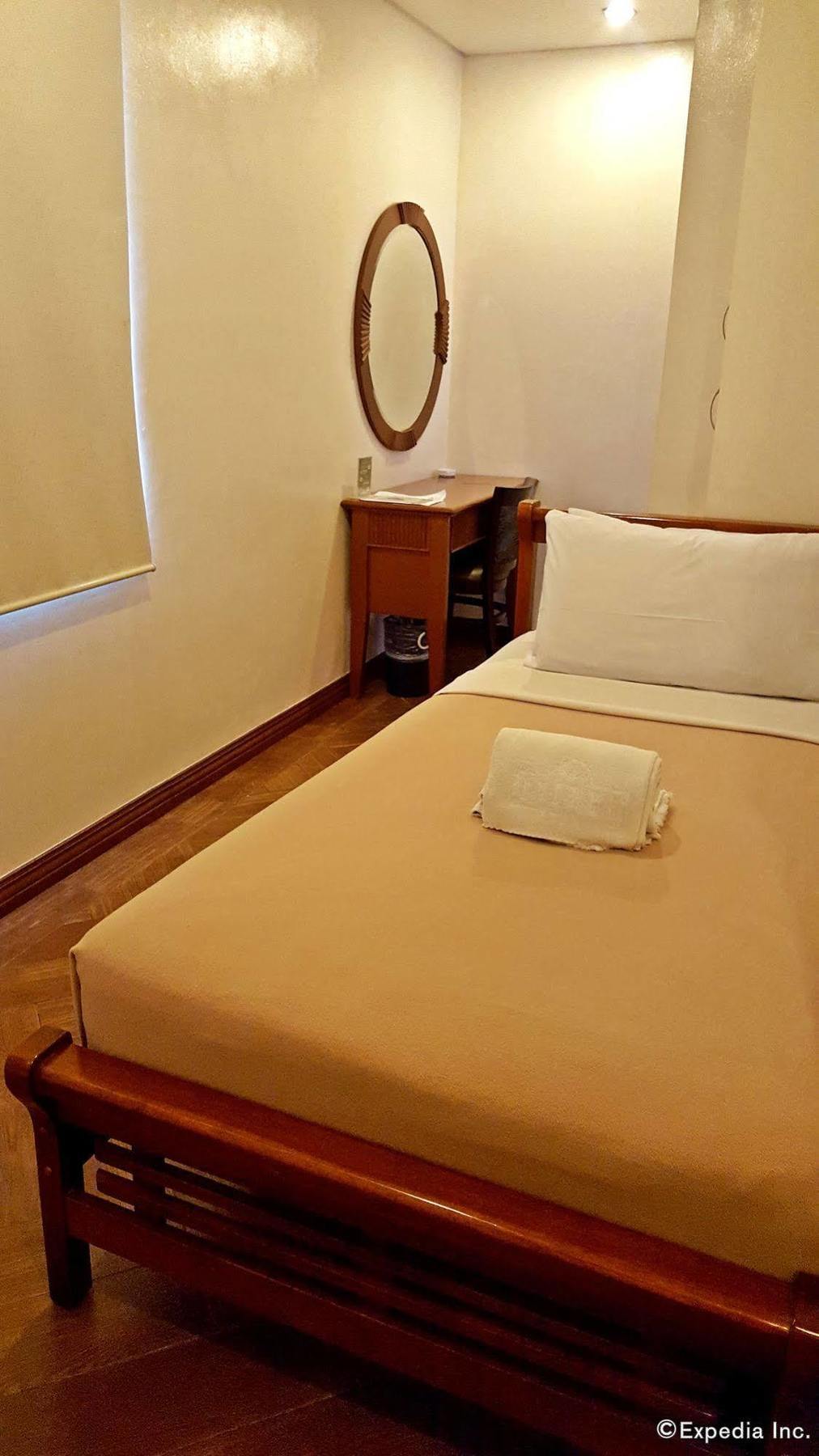 Avitel Hotel Makati City Esterno foto