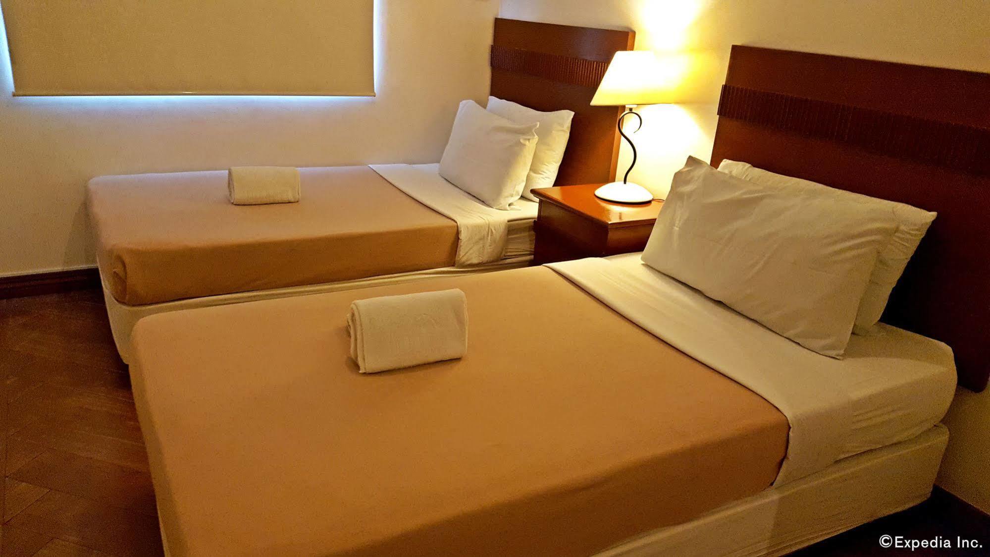 Avitel Hotel Makati City Esterno foto