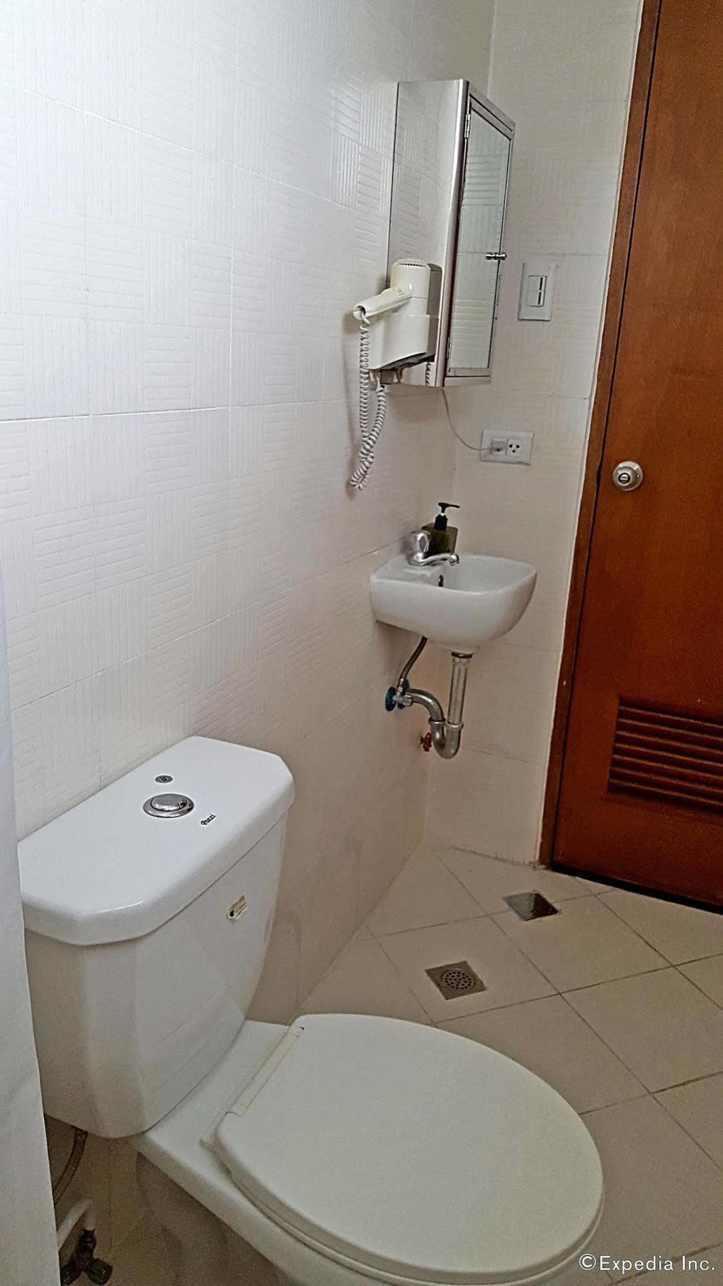 Avitel Hotel Makati City Esterno foto