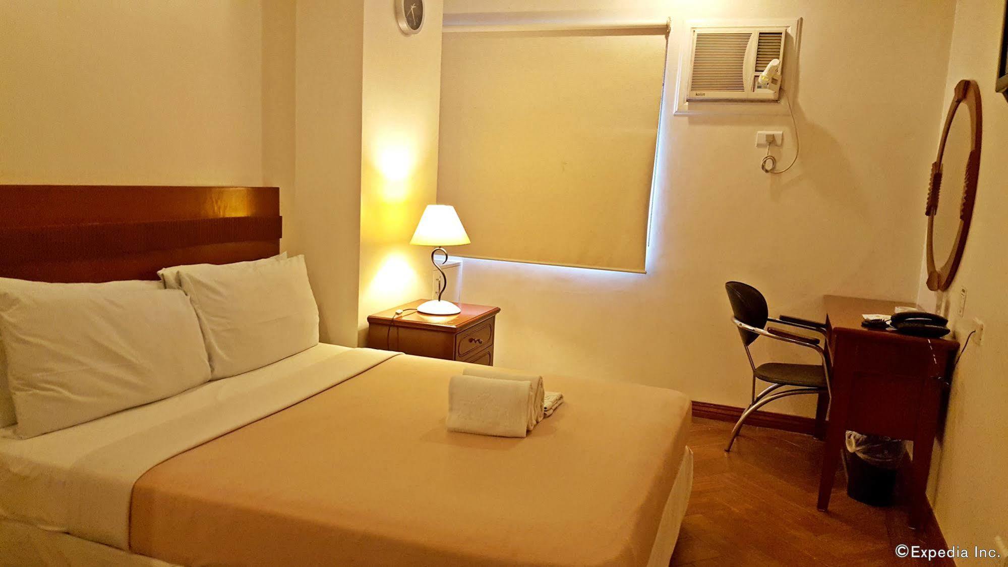 Avitel Hotel Makati City Esterno foto