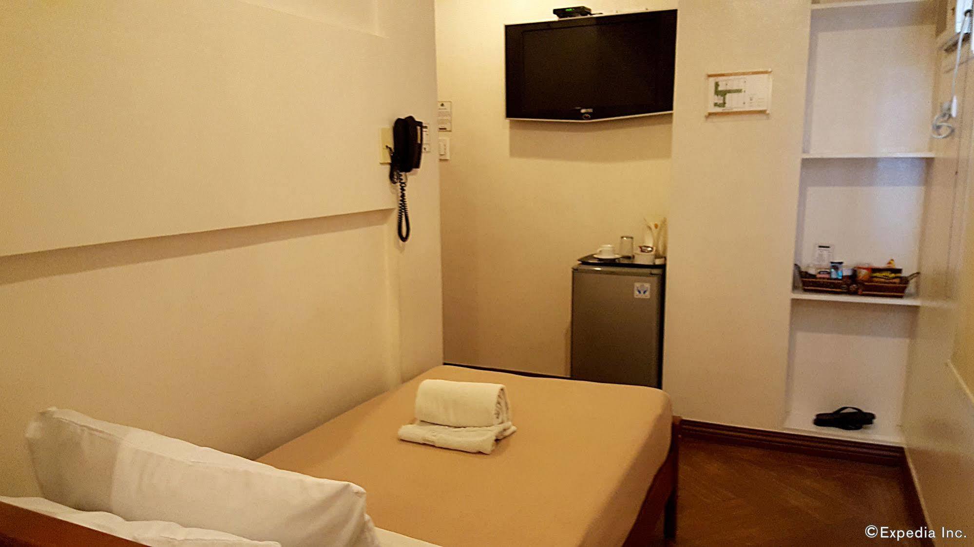 Avitel Hotel Makati City Esterno foto