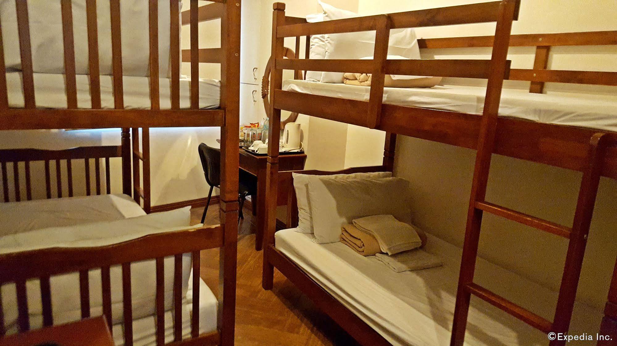 Avitel Hotel Makati City Esterno foto